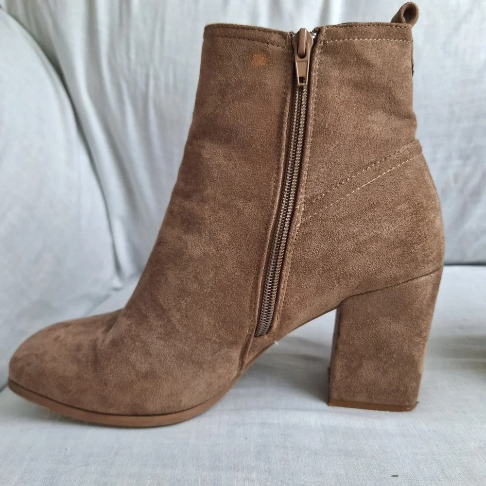 Women's US 10 Tan Heels Ankle boots Booties‎ Pierre Dumas Cammy Classic Chelsea